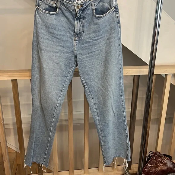 Zara Medium Rise Jeans - Picture 1 of 3